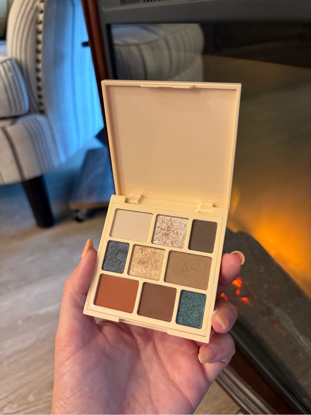 Neutral & Shimmer Eyeshadow Palette - Cream, Brown, Gold, Teal